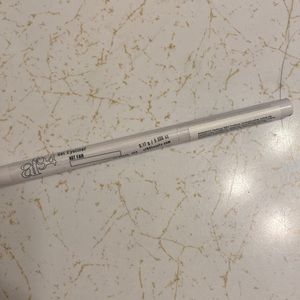 Af94 gel eyeliner in “Not fair” (white)